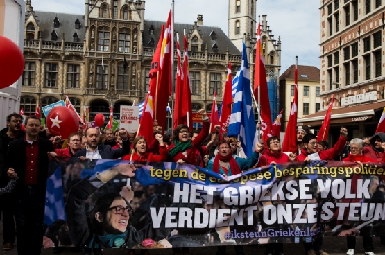 Op de 1 meistoet in Gent maakte de PVDA van solidariteit met het Griekse volk een centraal thema. (Foto Solidair, Dieter Boone)