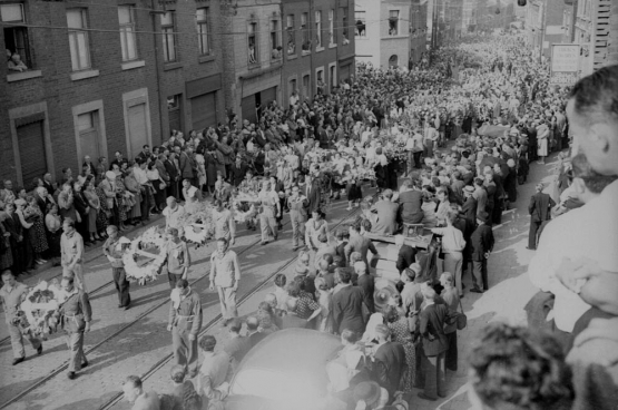 De uitvaart van Julien Lahaut werd bijgewoond door meer dan 100.000 mensen. Pas 65 jaar later komt er enige klaarheid in de zaak. (Foto Belga)