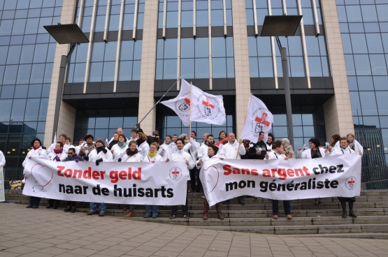 Op 26 maart 2015 voerde Geneeskunde voor het Volk actie voor het kabinet van Maggie De Block.  (Foto Solidair)