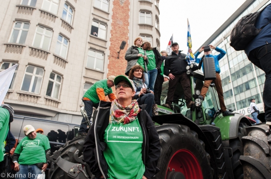 5.000 mensen en 1.500 tractoren trokken op 7 september naar de Europese wijk in Brussel naar aanleiding van de Europese top van Landbouwministers. Meer acties zullen volgen. (Foto Solidair, Karina Brys)