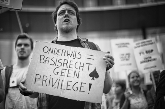 2 oktober 2014. 4.000 studenten trokken door de straten van Brussel in een geanimeerde optocht voor een toegankelijk en kwaliteitsvol onderwijs. (Foto Solidair, Salim Hellalet)