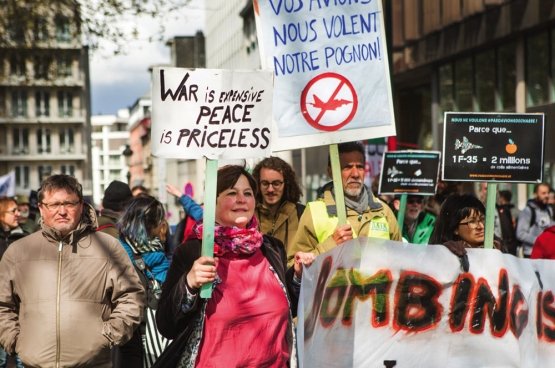 “Oorlog is duur, vrede onbetaalbaar.” Onze regering investeert in oorlog. (Foto Solidair, Evy Menschaert)