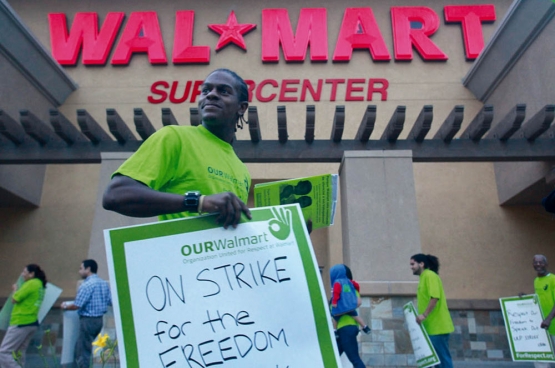 Werknemers van Walmart California tijdens een staking in 2012. (Foto Aurelio Jose Barrera. UFCW International Union / Flickr) 