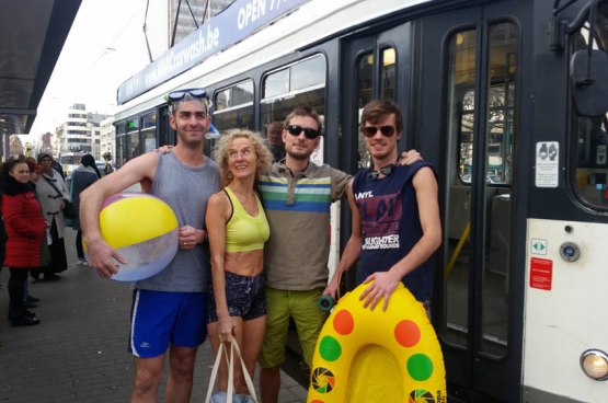 PVDA Antwerpen protesteert tegen de invoering van de zomerdienst voor trams. (Foto Solidair, Paul Lever)