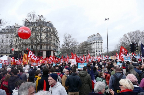 Op 18 maart kwamen zo’n 130.000 mensen naar de Bastille in Parijs voor een “Mars voor de Zesde Republiek”, een initiatief van de beweging achter de linkse presidentskandidaat Jean-Luc Mélenchon. (Foto Solidair)