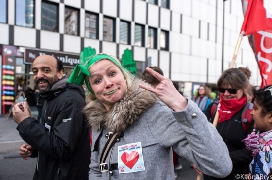 Op 21 maart betoogden 15.000 mensen uit de zorgsector in Brussel tegen de onderbezetting en de hoge werkdruk. (Foto Solidair, Karina Brys)