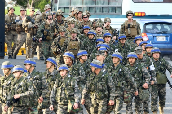 Amerikaanse en Zuid-Koreaanse troepen houden grootschalige gemeenschappelijke oefeningen aan de grens met Noord-Korea. (Foto EPA/YNA)