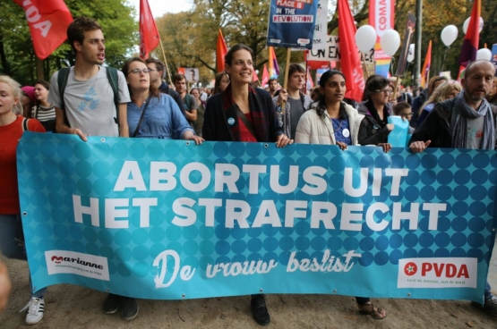 Ook vandaag staat de PVDA mee op de eerste rij in de strijd voor het recht op abortus. (Foto Solidair, Dieter Boone)