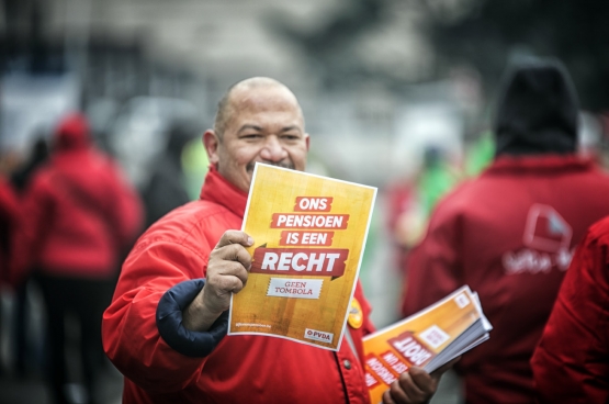 19 december, Brussel. 40.000 betogers zorgen voor nieuwe dynamiek in verdediging van pensioen. (Foto Solidair, Salim Hellalet)