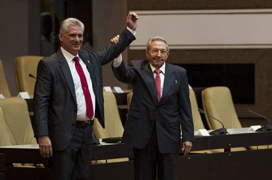 Miguel Diaz-Canel (links) is de nieuwe president van Cuba. (Foto Irene Pérez / Granma)