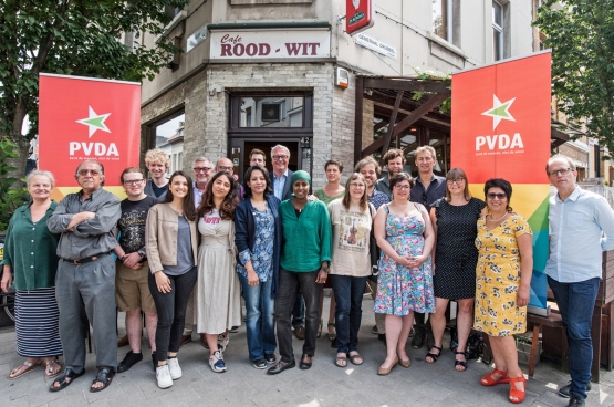 Antwerpen is de hoofdvogel die de PVDA in Vlaanderen wil afschieten. Peter Mertens is er lijsttrekker, naast tientallen andere kandidaten die een weerspiegeling zijn van de diversiteit aan origines en engagementen voor een stad op mensenmaat. (Foto Solidair, Karina Brys)