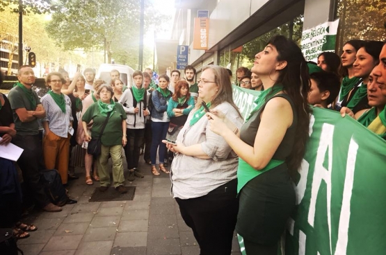 Overal ter wereld werden solidariteitsacties gehouden met het Argentijnse volk. Ook in Brussel. (Foto Solidair, Françoise De Smedt)