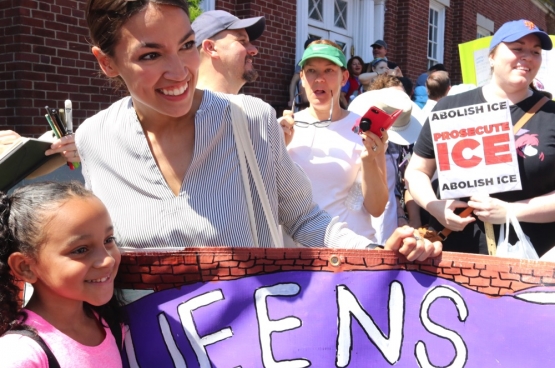 De 29-jarige Alexandria Ocasio-Cortez uit Queens is een kandidate van Democratic Socialists of America (DSA), de beweging van Bernie Sanders. Ze werd verkozen bij de midterms verkiezingen. (Foto Belga)