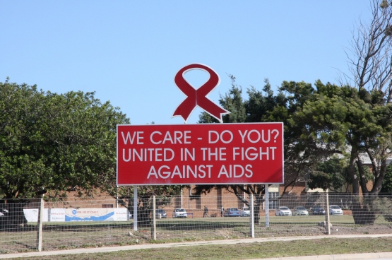 Het recht op het verkrijgen van dwanglicenties werd eind jaren negentig opgeheven, door de strijd van Nelson Mandela en vele volksbewegingen en NGO's over de hele wereld om AIDS-medicijnen te verkrijgen. (Foto Flickr / Brian Snelson)