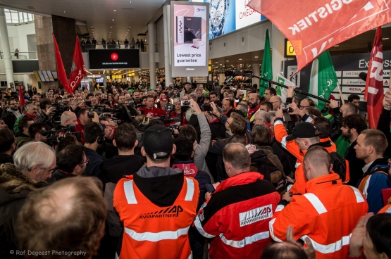 “We krijgen 25 à 30 minuten om een vliegtuig te lossen, vol te tanken en te vullen. Dat is niet te doen.” (Foto Solidair, Raf De Geest)