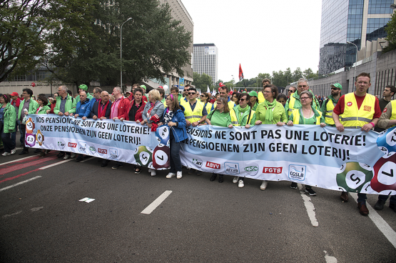 In de strijd tegen het pensioen met punten, waardoor we langer moesten werken voor een kleiner pensioen, was de nationale eenheid van de vakbonden essentieel. (Foto Solidair)