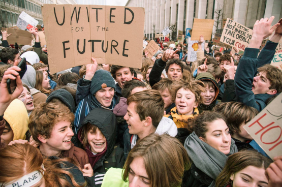 "Vier minister van Milieu en geen klimaatplan", dat hoorde en zag je vaak op de jongerenbetogingen voor het klimaat. Daarmee viseerden ze de inefficiëntie van de separatistische logica. (Foto Solidair)