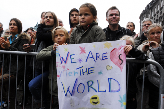 De regeringspolitiek valt niet bij iedereen in de smaak. Dat bleek uit een getuigenis op deze betoging in Kopenhagen, die pleitte voor een opvangbeleid dat de rechten van de mens respecteert. (Foto Flickr, Klaus Berdiin Jensen)