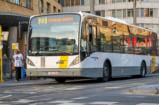 Wonderbaarlijk Liever slecht humeur Chauffeur De Lijn: “Al wat we vragen is dat onze job weer aangenaam wordt”  | Solidair