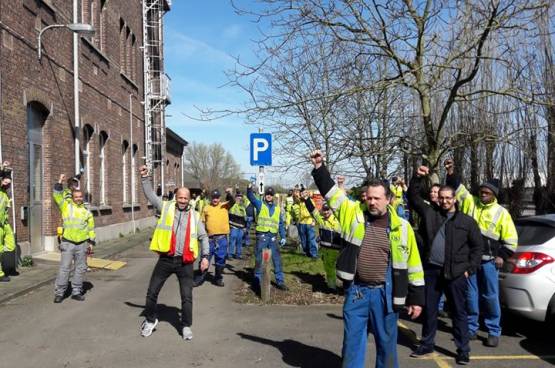 Op 16 maart kwamen de arbeiders van de werrkplaats in Schaarbeek samen bij het kantoor van de directie.