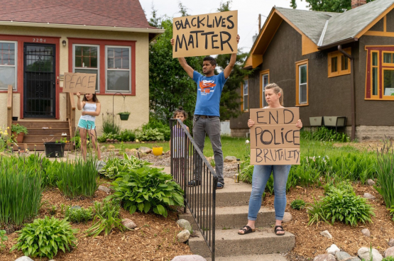 Zodra de moord op George Floyd door de politie bekend werd, gaven duizenden mensen in Minneapolis (foto), waar de moord plaatsvond, en in andere steden uiting aan hun woede over het racisme dat mensen doodt omwille van hun huidskleur. (Foto Brad Sigal)