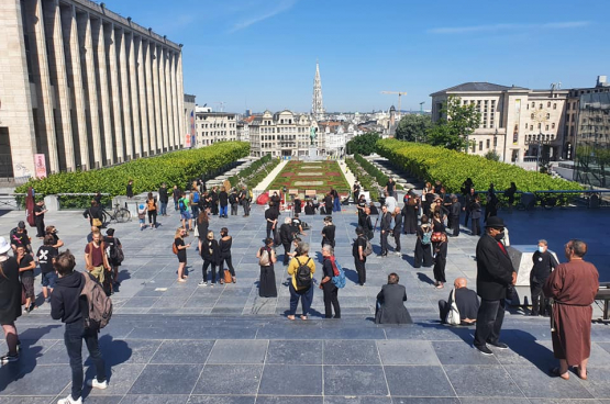 Op 29 mei kwamen mensen uit de cultuursector op de Kunstberg in Brussel bijeen om het gebrek aan erkenning door de overheden aan de kaak te stellen. (Foto Solidair, Jan Busselen)