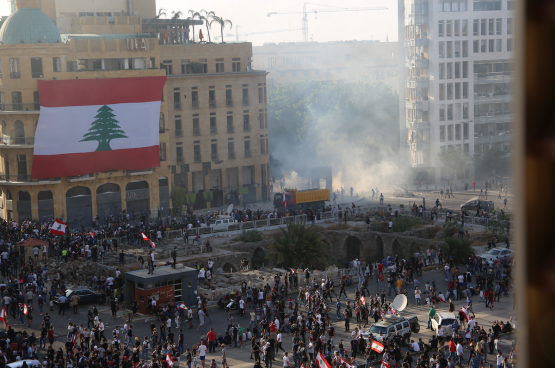  Na de dubbele explosie op 4 augustus in Beiroet, kwam het Libanese volk op straat en dwong ze de regering om af te treden. (Foto Shutterstock)