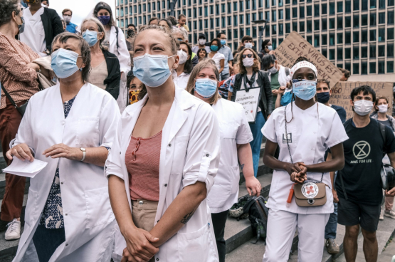 Het collectief Zorg in Actie organiseert geregeld bewustmakingsacties rond de financiering van de gezondheidszorg en de sociale zekerheid over het algemeen, in het hele land. Zoals hier, op 15 juni, in Brussel. (Foto Zorg in Actie)