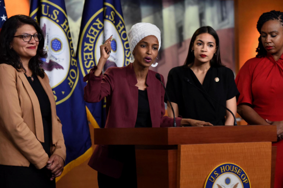 “The Squad”, ofwel v.l.n.r. Rashida Tlaib, Ilhan Omar, Alexandria Ocasio-Cortez en Ayanna Pressley, krijgt er een pak nieuwe linkse volksvertegenwoordigers bij in het Amerikaanse parlement. (Foto Belga) 