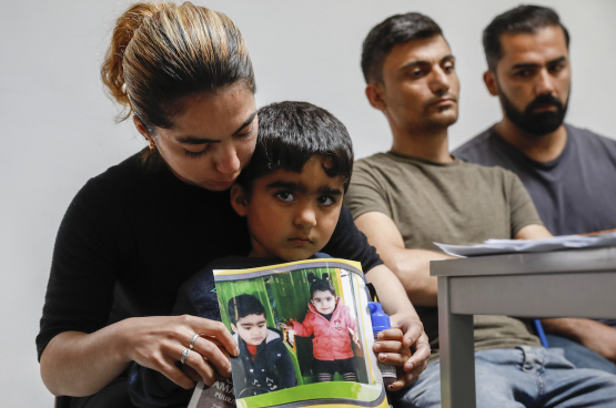 De ouders van Mawda en haar broertje, toen 3 jaar, slechts een jaar ouder dan Mawda. (Foto Belga)