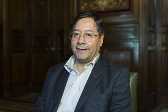 Luis Arce van de socialistische partij MAS won dit jaar in Bolvia overtuigend de presidentsverkiezingen. (Foto Casa de América, Flickr)