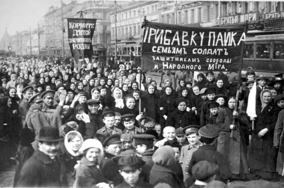 Op acht maart 1917 trekken duizenden Russische vrouwen de straat op, het begin van de revolutie.