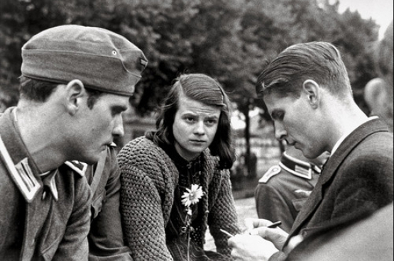 Sophie Scholl, haar broer Hans (links) en Christoph Probst. 