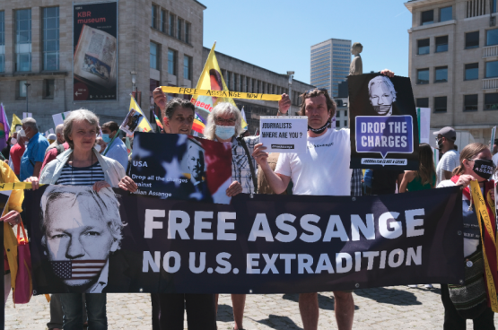 Actie in juni laatstleden in Brussel voor de vrijheid van journalist Julian Assange. (Foto Alexandros Michailidis)