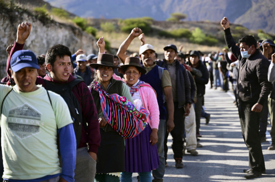 Protesten in Peru tegen de staatsgreep die president Castillo van de macht verdreef. (Foto Belga)