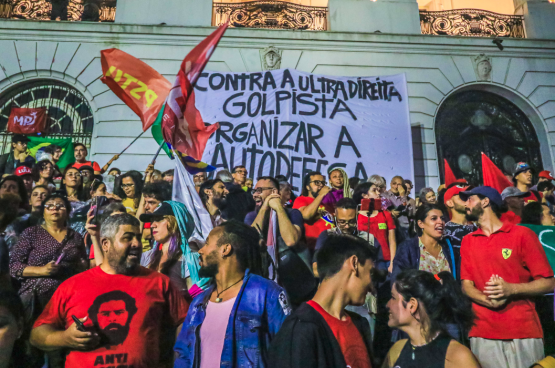 Een paar uur na de poging tot staatsgreep kwamen militanten van Lula en de democratie massaal op straat. (Foto Belga)