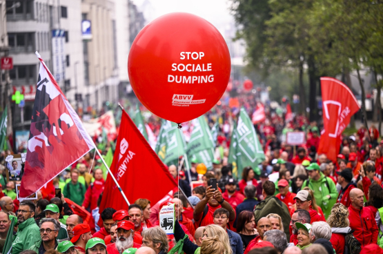 Betoging in gemeenschappelijk front in Brussel op 22 mei 2023, tegen sociale dumping en de aanvallen op het stakingsrecht. (Foto Belga)
