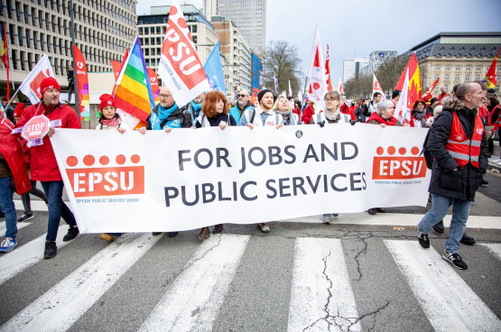 Op 12 december 2023 gaven duizenden werknemers gehoor aan de oproep van het EVV om in Brussel te betogen tegen de bezuinigingen. (Foto Solidair, Kim Gillissen)