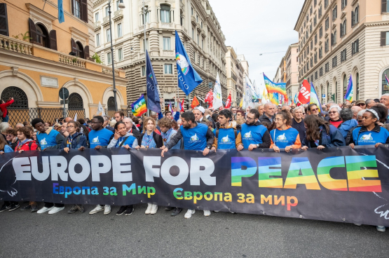 Overal in Europa verzetten de vakbonden zich tegen oorlog, zoals in november 2022 in Rome. (Foto La Presse/Mauro Scrobogna)