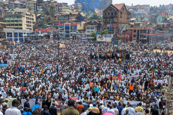 Betoging tegen de invasie van Rwandese krachten in Oost-Congo in Bukavu. (Foto Reuters)