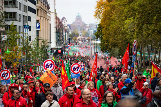 Op 14 oktober, na negen maanden mobilisatie, kwamen in Brussel 140.000 mensen op straat. (Foto Solidair, Kacem Barkani)