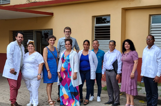 Een delegatie van Geneeskunde voor het Volk op solidariteitsbezoek in Cuba. (Foto GVHV)