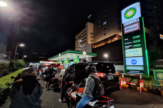 Als de Straat van Hormuz geblokkeerd wordt, houdt de wereldeconomie de adem in. (Foto Somkanae Sawatdinak)